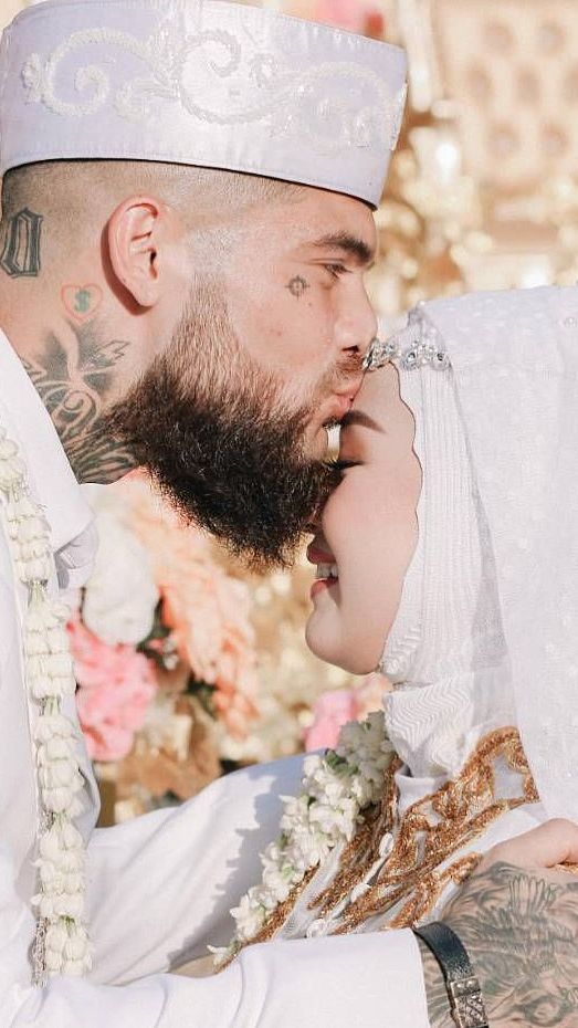 Dari pernikahan tersebut, Diego dan Dhea telah dikaruniai dua orang anak yakni Anceyra Aisyah Michiels dan Louisa Latifah Michiels.