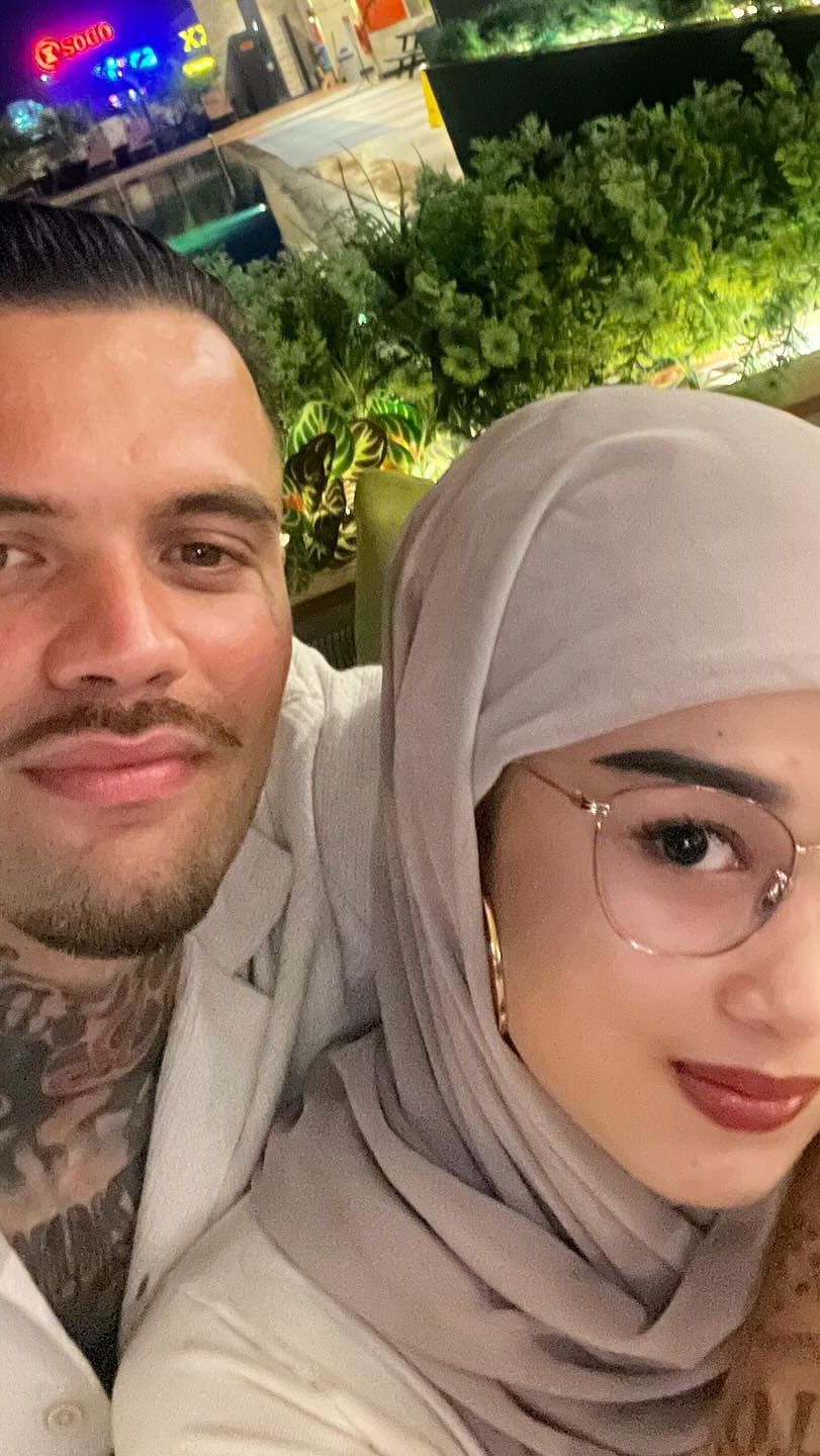 Diego juga kerap membagikan momen kemesraannya dengan Dhea. Tak lupa ia memberikan caption romantis yang menjadi pertanda betapa dirinya mencintai sang istri.