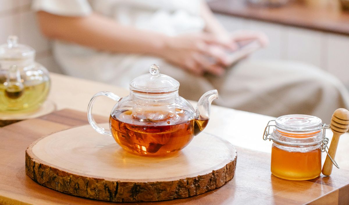 1. Madu dengan Air Panas