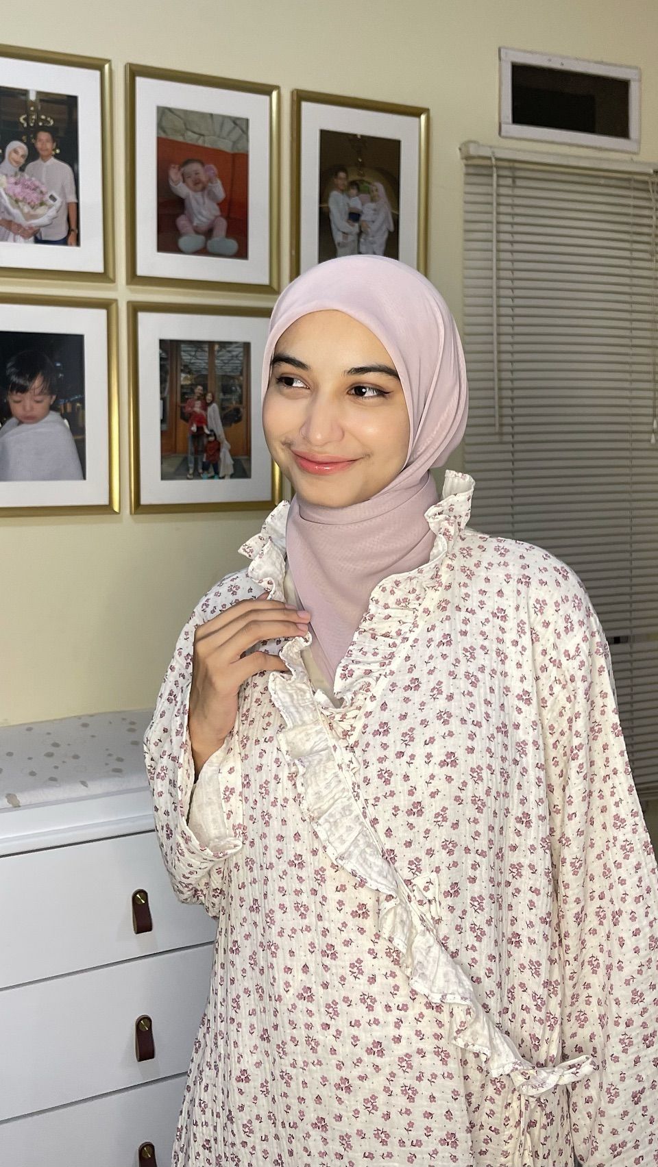 Dari pernikahan tersebut, mereka telah dikaruniai tiga orang anak. Melalui media sosial, kehidupan pernikahan Intan dan Armor tampak bahagia dan harmonis.