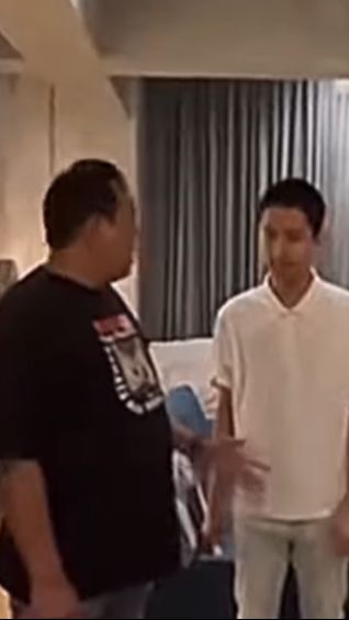 Beginilah potret detik-detik penangkapan Armor Toreador suami Cut Intan Nabila usai video tindakan KDRT yang dilakukannya terungkap ke publik.