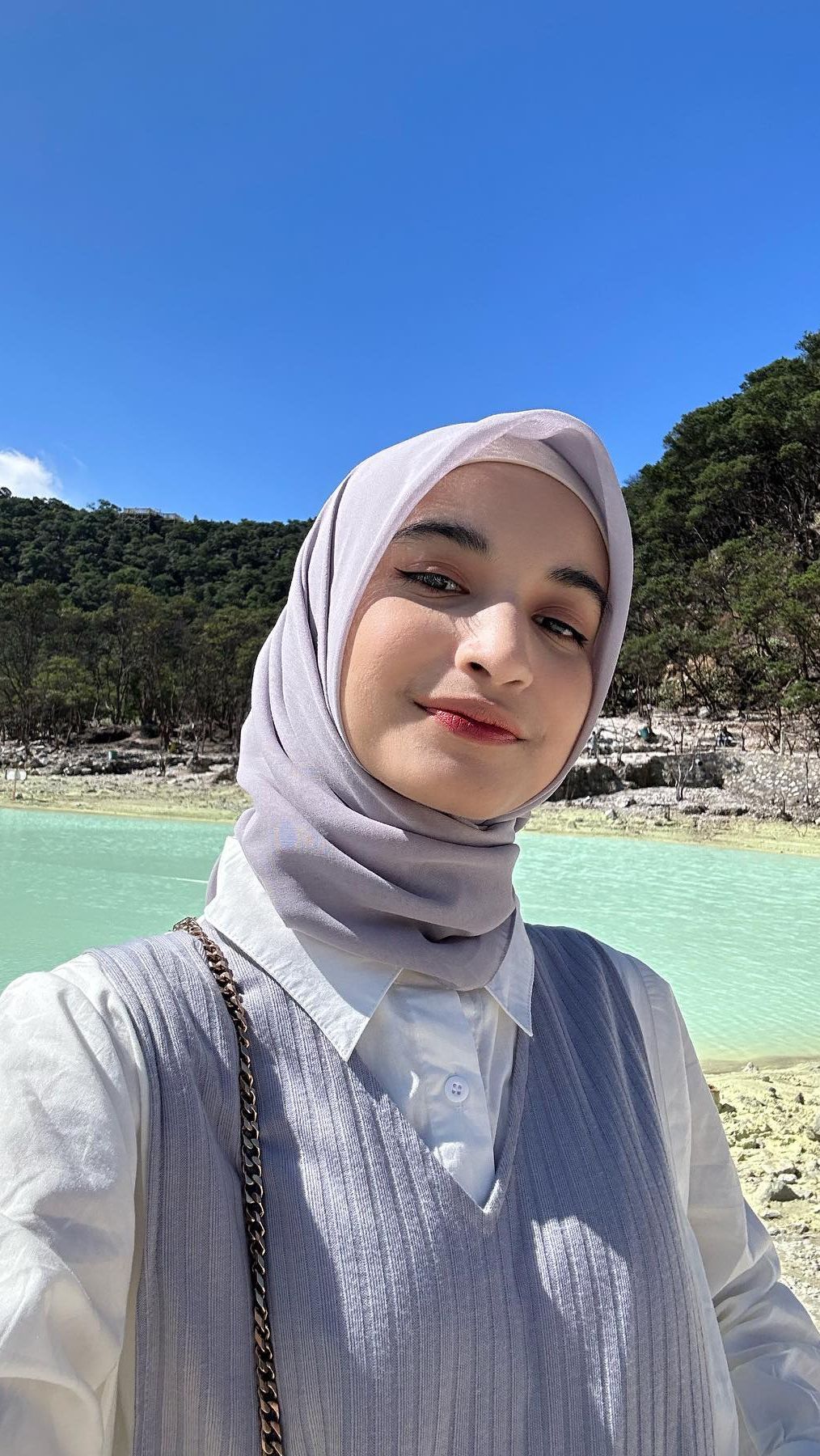 Hal itu membuat keduanya adu mulut hingga Armor dengan tega memukul hingga menjambak rambut Intan. Bahkan sang bayi yang baru berusia beberapa hari, ikut terkena sepakan kaki dari ayahnya.