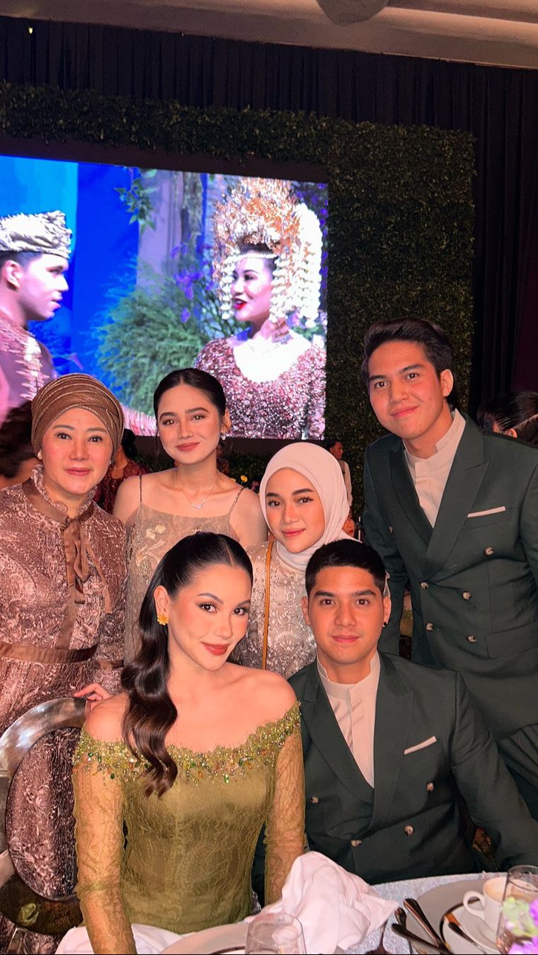 Diandra Marsha merupakan anak dari kakak Maia Estianty yakni Pink Evianty.