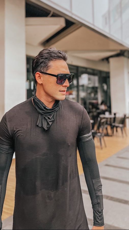 Lebih lanjut Indra juga bercerita jika dirinya terkena gangguan mental. Karena itu Indra bahkan sampai pergi menemui psikiater, namun sayang tak kunjung mendapat jawaban.