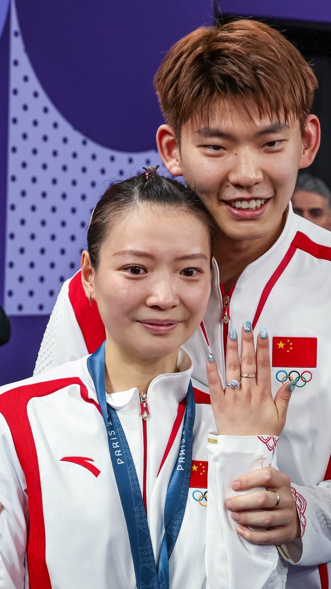 Momen Manis Atlet Badminton China Huang Yaqiong Dilamar Usai Raih Emas Olimpiade 2024 Paris