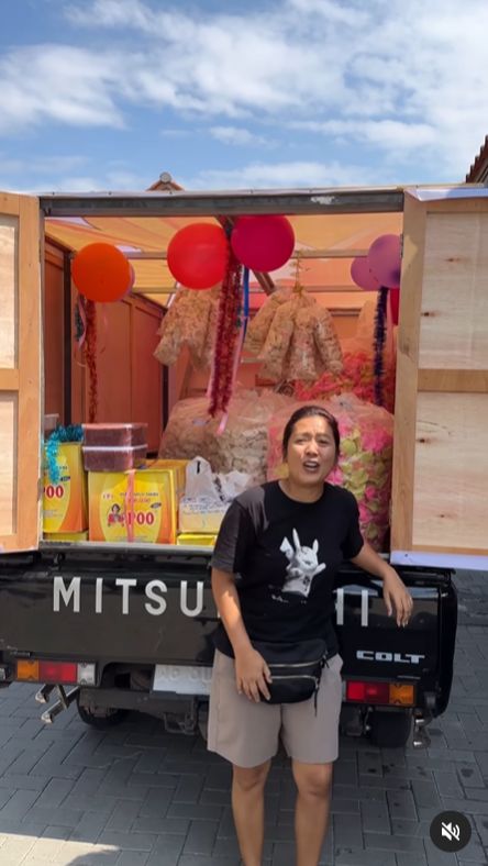 Kocak Banget, Soimah Syok Unboxing Hadiah dari Happy Asmara Isinya Kerupuk  Semobil