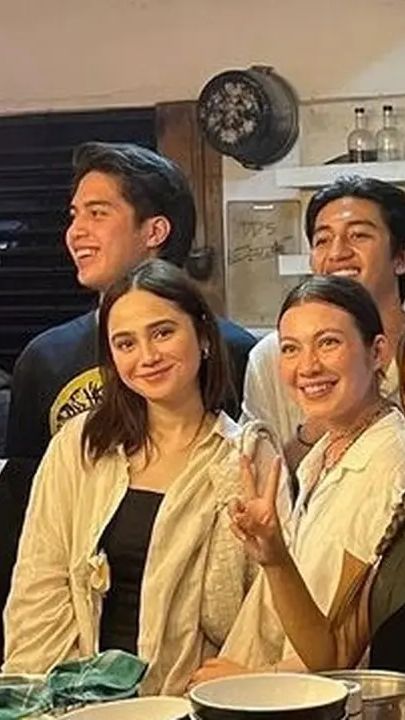 Ternyata banyak sekali selebriti yang hadir termasuk Harris Vriza hingga Azizah Salsha.