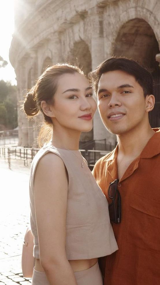 7 Potret Bulan Madu Thariq  dan Aaliyah di Roma, So Sweet Banget Boncengan Vespa 