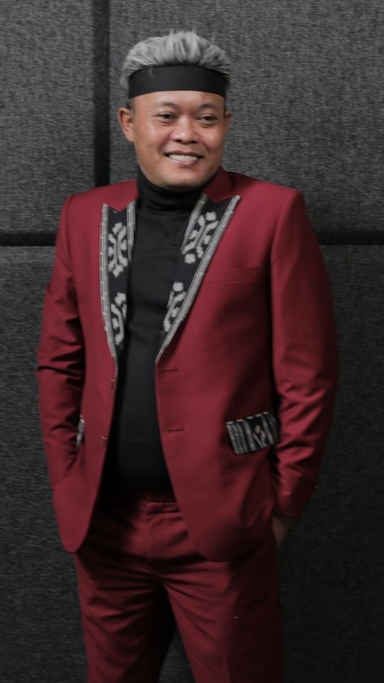 Ayah lima anak itu juga menyebut jika dirinya sempat ditawari untuk mengisi program komedi di televisi. Sule memilih untuk menolaknya karena ingin fokus pada Youtube miliknya.