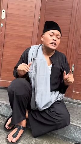 Memiliki bakat di bidang musik, Sule dikenal piawai bermain beberapa alat musik dan bernyanyi. Berbekal bakat tersebut, Sule sempat merambah dunia musik.