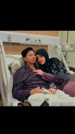Ia juga sudah bisa berbicara dengan teman-teman yang datang membesuknya selama berada di rumah sakit.