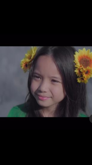 Hal itu diumumkan lewat akun instagram pribadinya @salpriadi. Video Musik Gala Bunga Matahari, disutradarai Aco Tenriyagelli. Menampilkan Gempita Nora Marten dan Landung Simatupang.