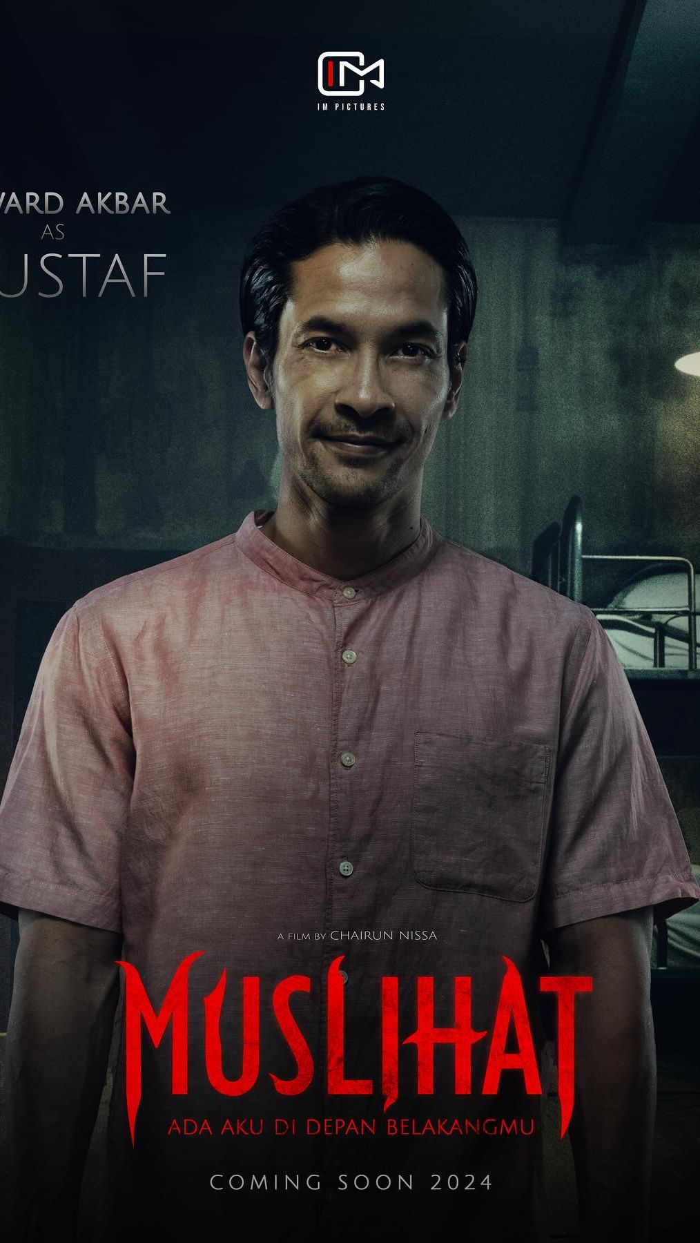 Edward Akbar memutuskan untuk meninggalkan pekerjaannya sebagai pegawai bank untuk terjun ke dunia akting. Ia pun memulai debut aktingnya di tahun 2013 dalam film berjudul Air Terjun Pengantin Phuket.