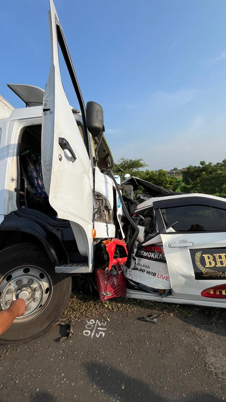 Mobil Liputan tvOne Kecelakaan di Tol Pemalang hingga Ringsek, 3 Kru Tewas