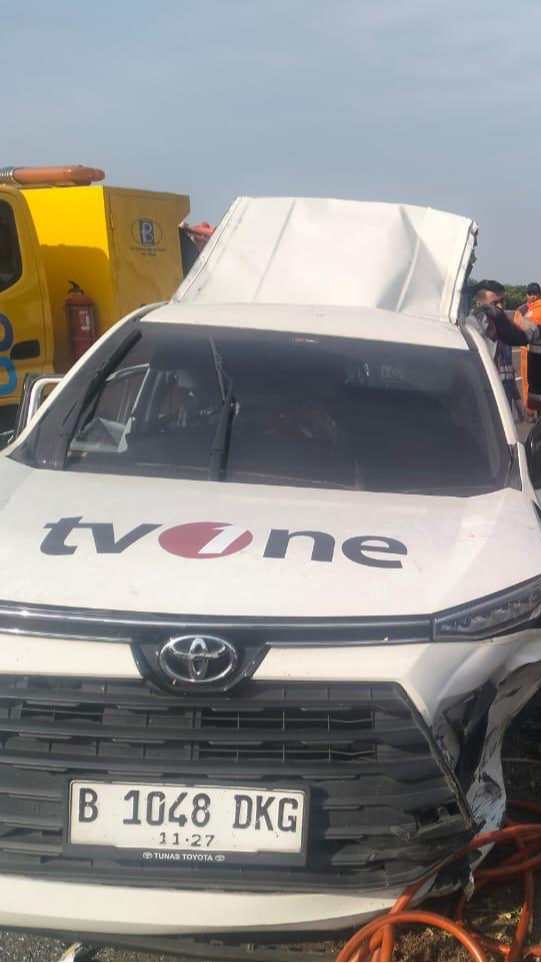 Detik-Detik Mobil Rombongan Kru tvOne Kecelakaan di Tol Pemalang & Tewaskan 3 Orang