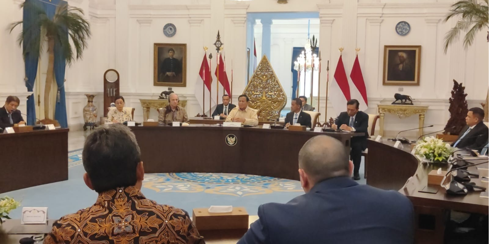 VIDEO: Sikap Konglomerat Anthony Salim Hormat ke Prabowo Rapat Bareng Miliarder AS di Istana