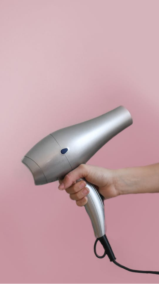 Rahasia di Balik Hair Dryer Mahal, Efektif atau Sekadar Tren untuk Mempercantik Rambutmu?