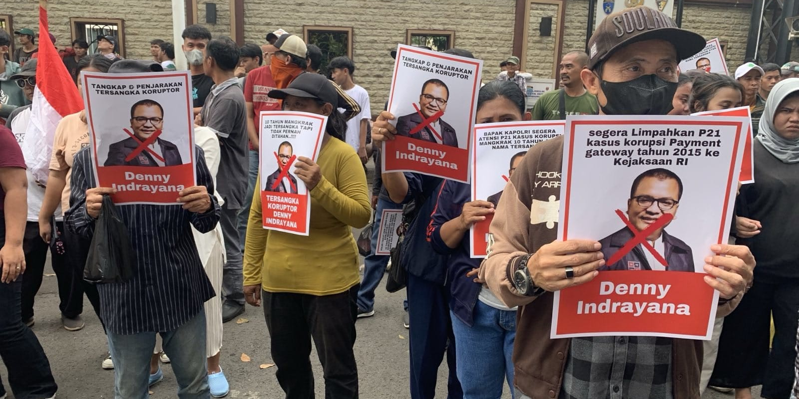 Demo Depan Mabes Polri Desak Kasus Denny Indrayana Dilimpahkan ke Kejaksaan