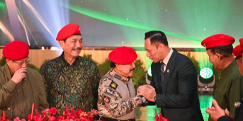 Sama-Sama Gagah dan Tinggi, Potret Brigjen Hengki Haryadi Pose Bareng AHY di Ultah Hendropriyono ke-80 Tahun Disorot
