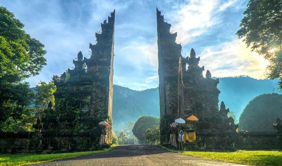 4. Bali: Wisata Budaya dan Alam yang Memikat