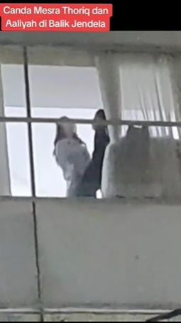 Ia juga sempat memilih untuk bertaaruf sesuai dengan keinginan sang ibu.