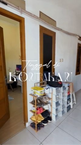 Kontrakan ini ditinggali sang pemilik dengan uang sewa satu juta perbulan.