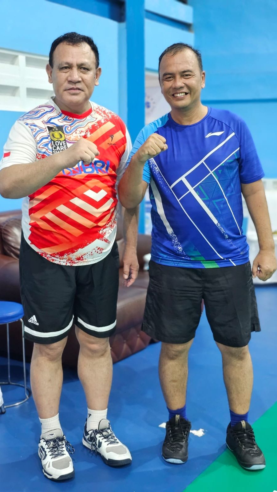 Beredar Foto Gaya Firli Bahuri Main Badminton Di Sela Kunjungan Ke Aceh