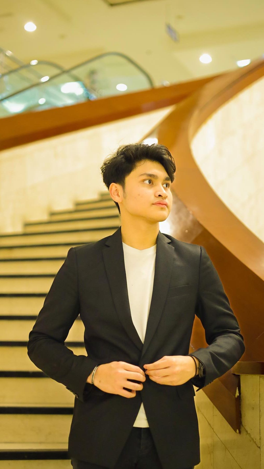 Beranjak dewasa paras tampan Gavin pun kian memesona