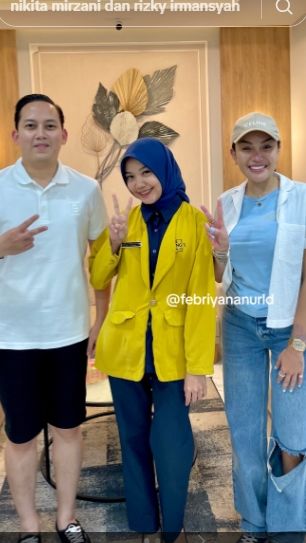 Bukan hanya sekali, pegawai klinik itu melalui tiktoknya juga sempat mengunggah foto bersama Niki dan Rizky saat datang ke klinik berdua.