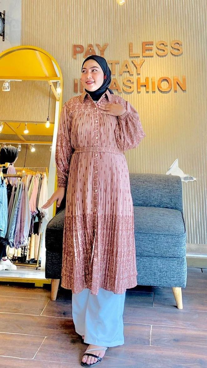 Tunik Plisket dengan Model Lengan Balon