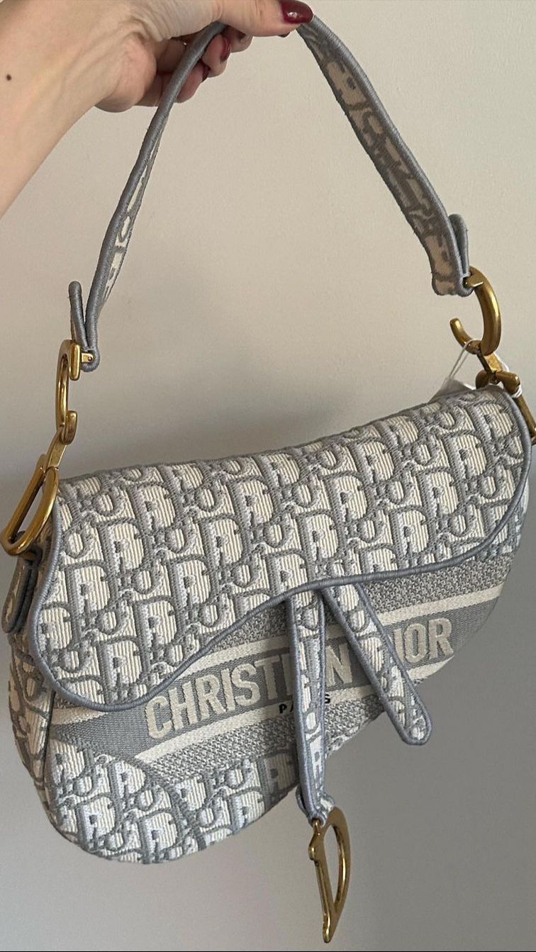 15. Saddle Bag, Tas yang Berbentuk Setengah Lingkaran