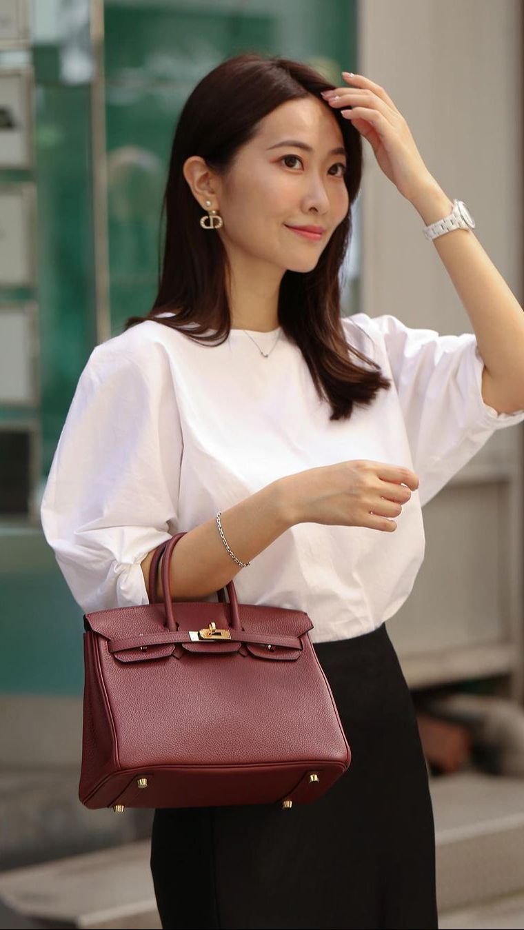25. Kelly Bag, Tas Berbentuk Trapesium Sama Kaki