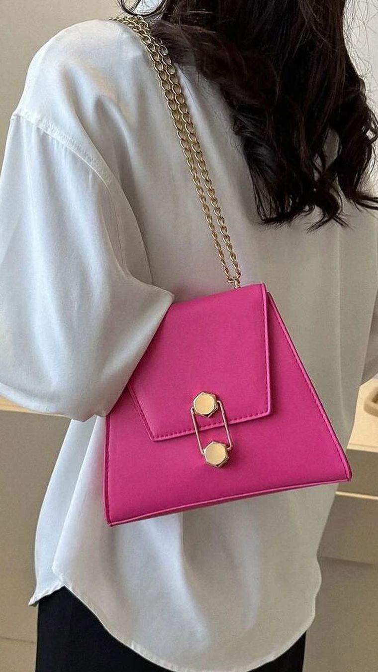 24. Trapezoid Bag, Tas yang Berbentuk Trapesium