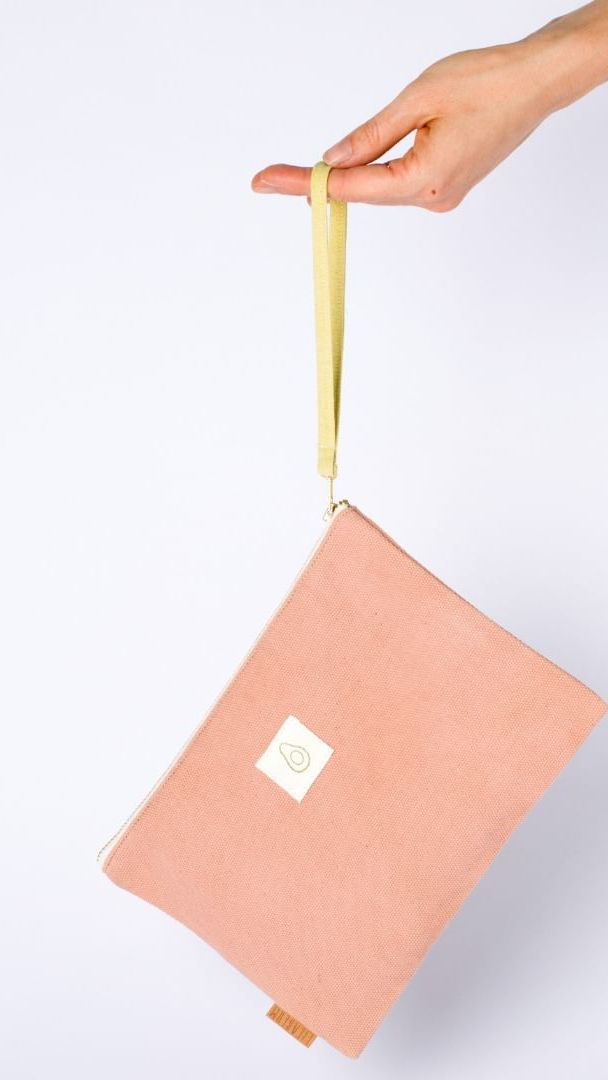 Wrislet Bag, Tas Kecil yang Menyerupai Dompet