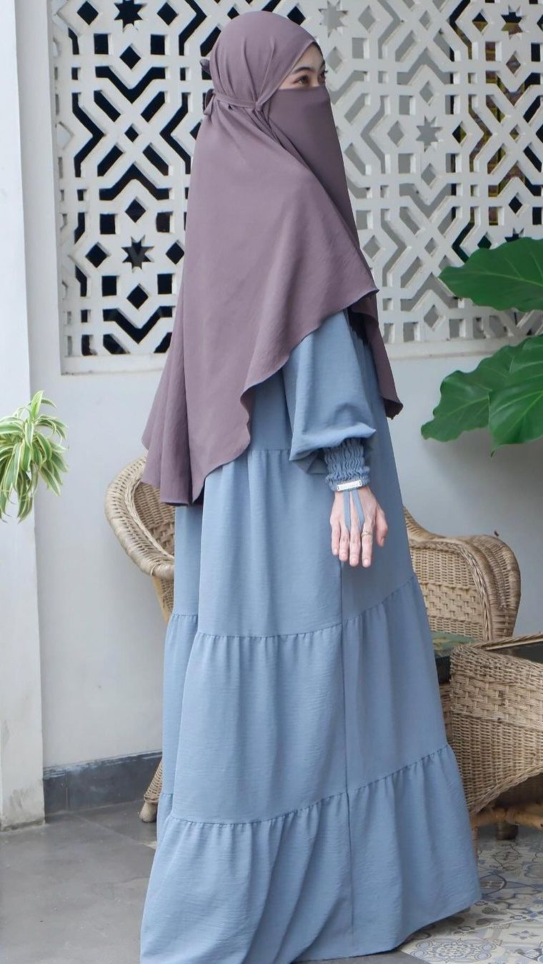 Hijab Khimar Instan dengan Variasi Tali di Belakang