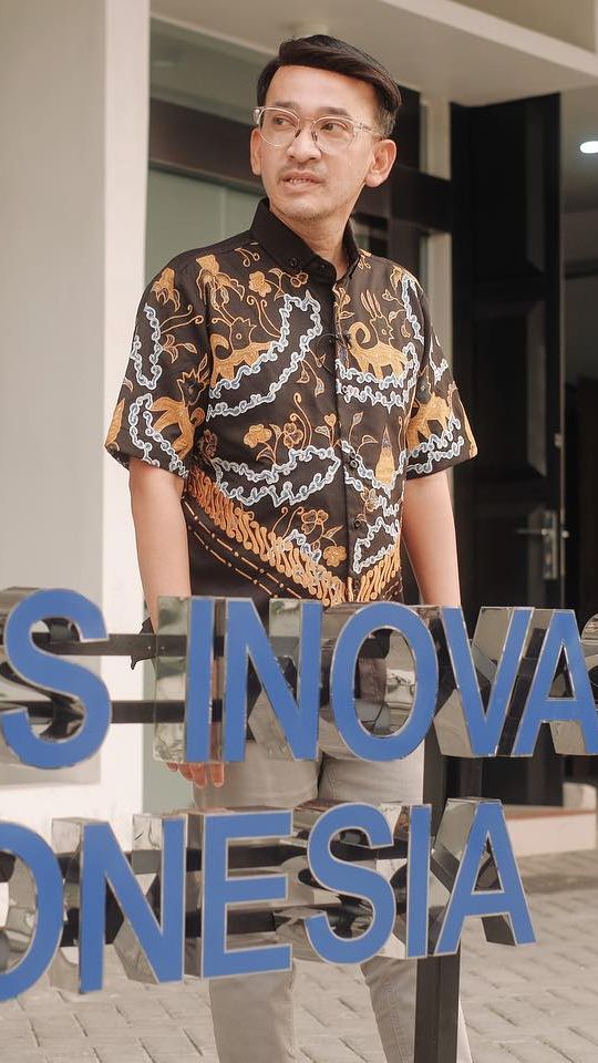 Meski begitu, suami Sarwendah tersebut berusaha tetap bekerja secara profesional di tengah perjuangannya melawan penyakit tersebut