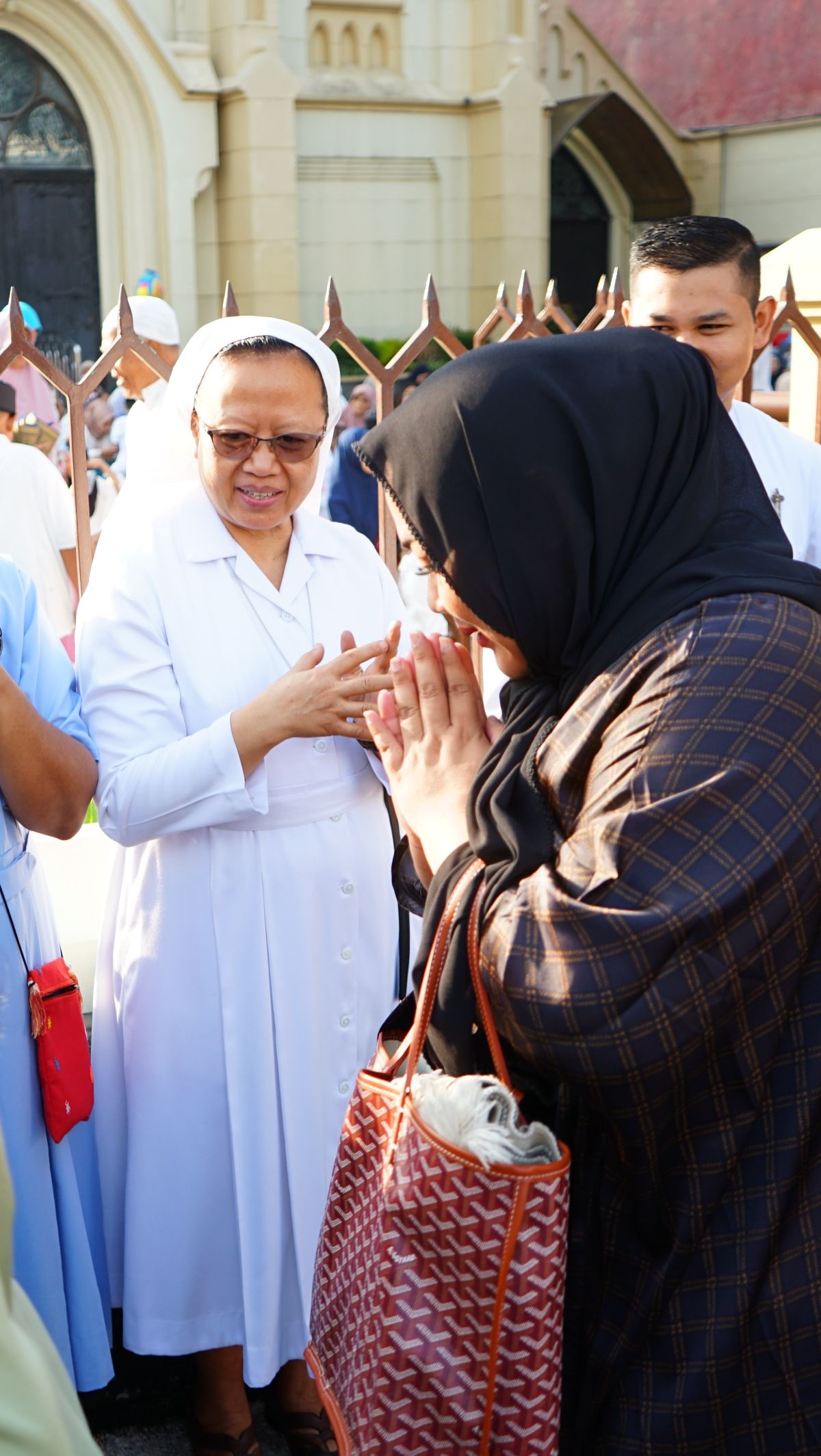 Fatwa MUI Larang Muslim Ucapkan Selamat Hari Raya Agama Lain