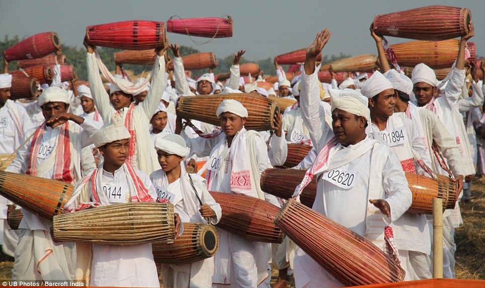 15.000 Pemain khoi India lampaui rekor perkusi terbesar 