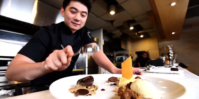 Chef Arnold yang menjadi idola kaum hawa Chef Arnold yang menjadi idola kaum hawa