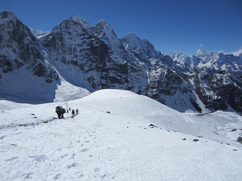 Lebih sulit dari Everest  pendaki RI capai puncak Ama 