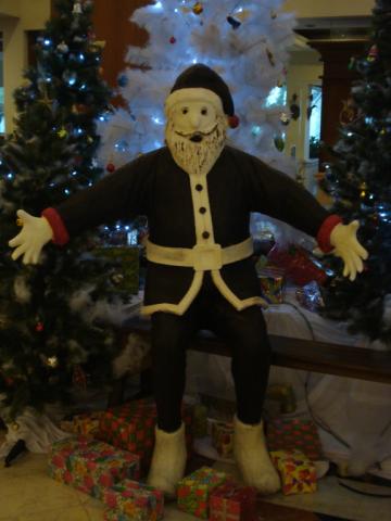 Santa Clause dari cokelat Patung cokelat Santa Claus di The Sunan Hotel, Solo