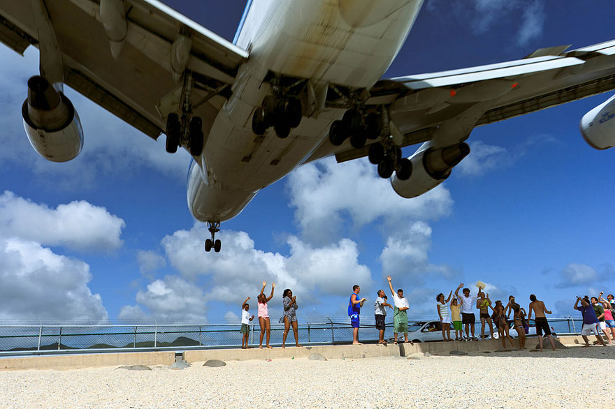 di bandara internasional princess juliana