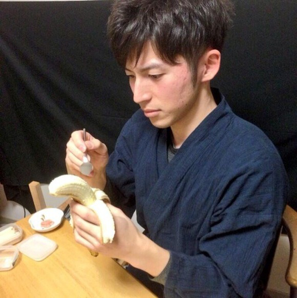 Pemuda Jepang ini mengubah pisang jadi ukiran yang cantik 
