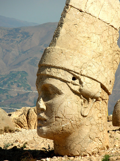 commagene di gunung nemrut