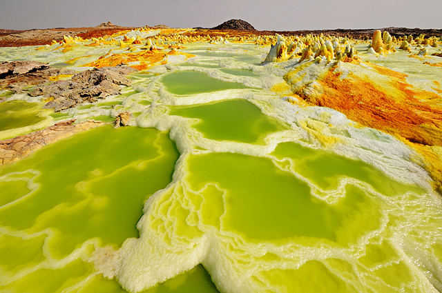 Dallol, kawah hijau terpanas di muka bumi | merdeka.com