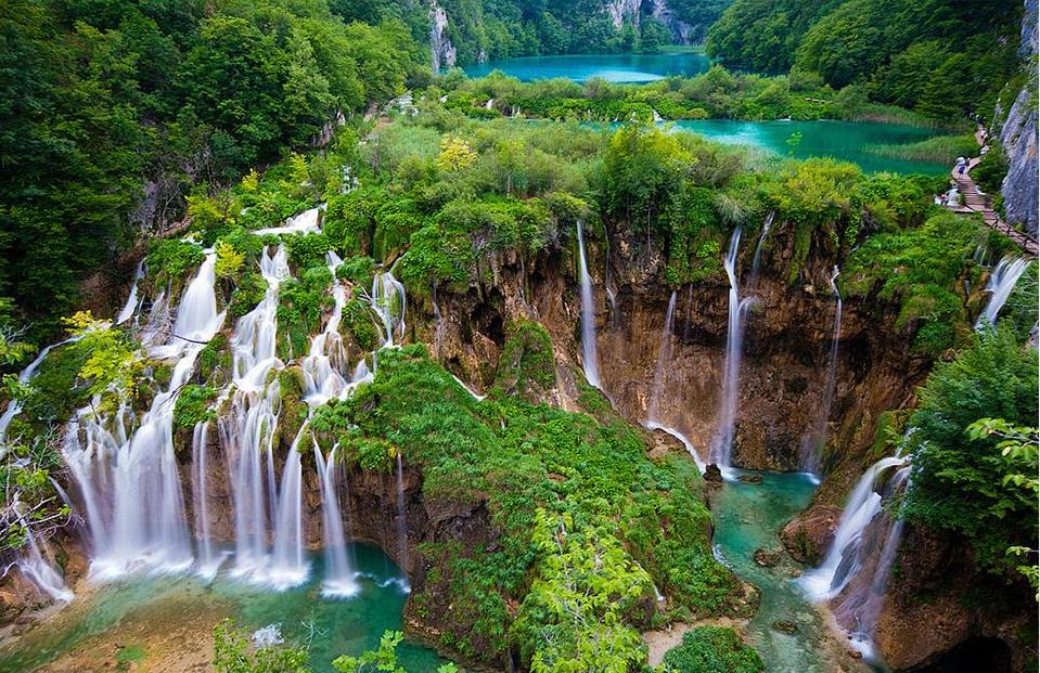 Danau Plitvice, surga alam di antara pegunungan Kroasia 