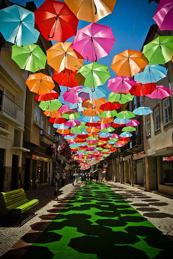 Lautan payung warnawarni di Agitagueda Art Festival, Portugal