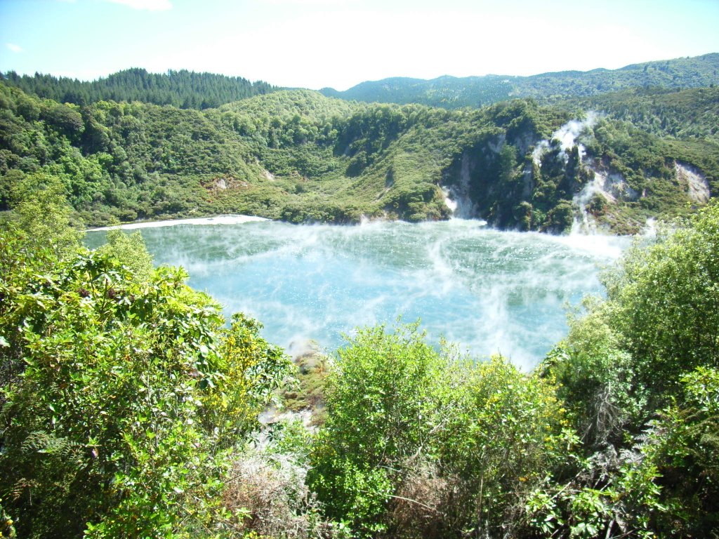 Danau Terbesar Di Dunia Danau penggorengan sumber air panas terbesar Selandia 