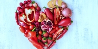 dan buah berwarna merah