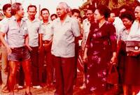 bercelana pendek temui soeharto